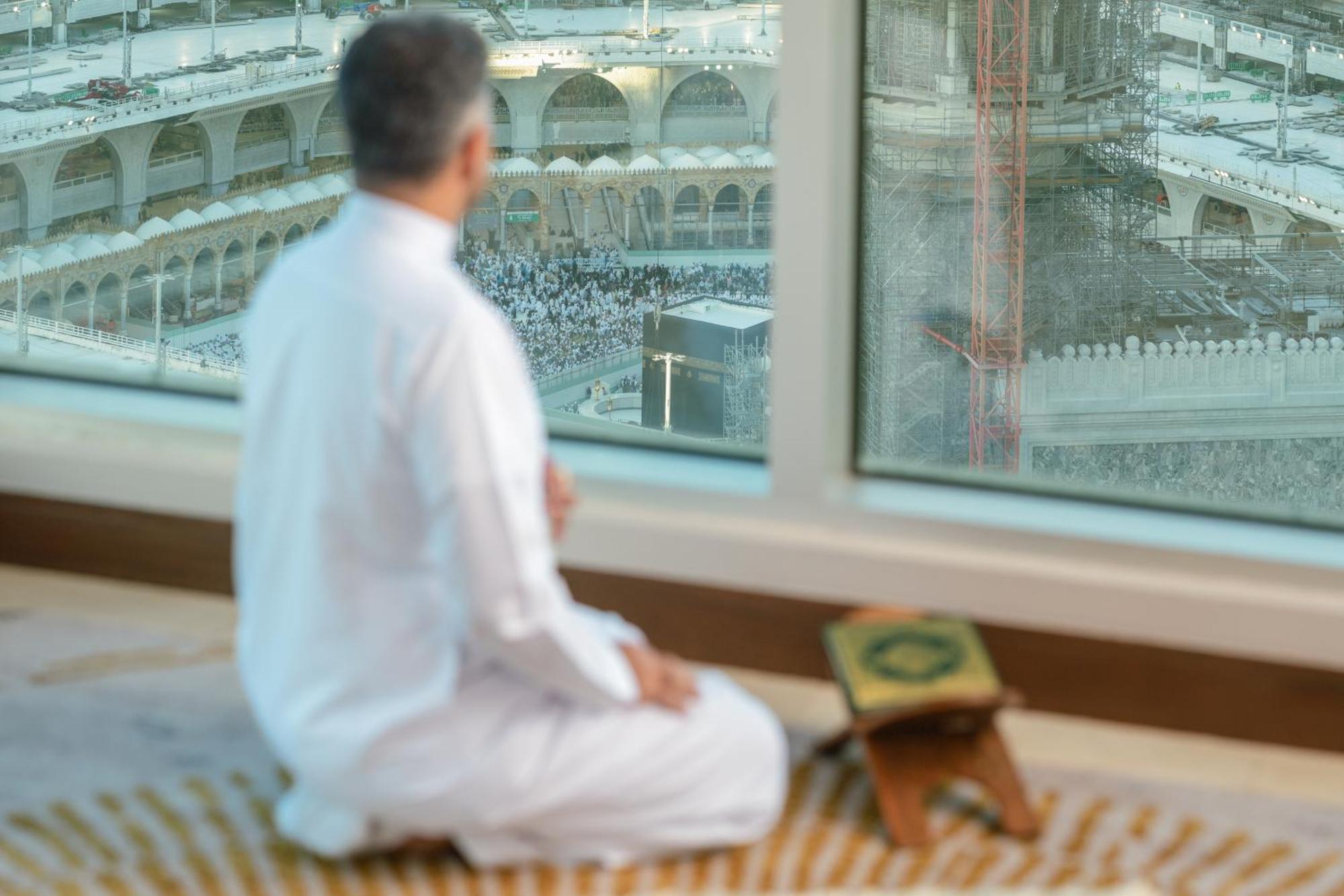 Raffles Makkah Palace Mekka Exterior foto Muslim praying in the Grand Mosque of Mecca