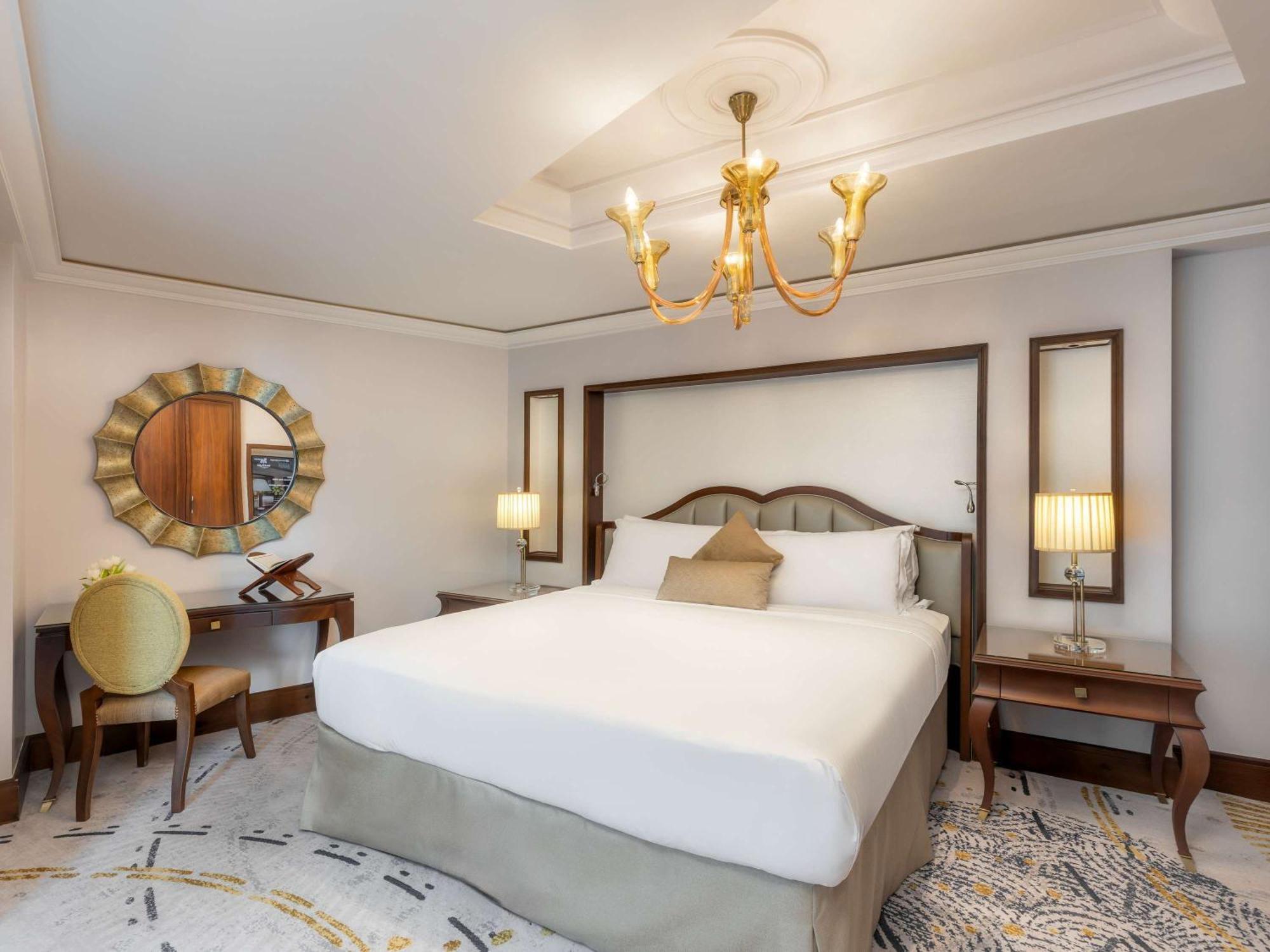 Raffles Makkah Palace Mekka Exterior foto A bedroom at the hotel
