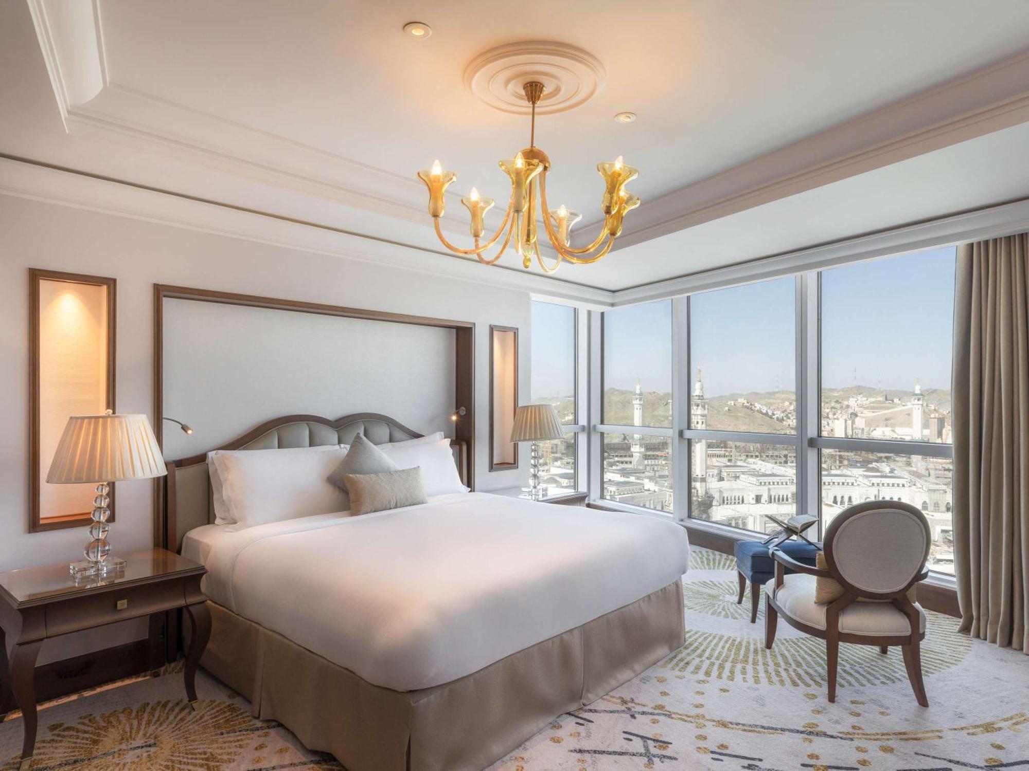 Raffles Makkah Palace Mekka Exterior foto A bedroom at the Four Seasons Hotel